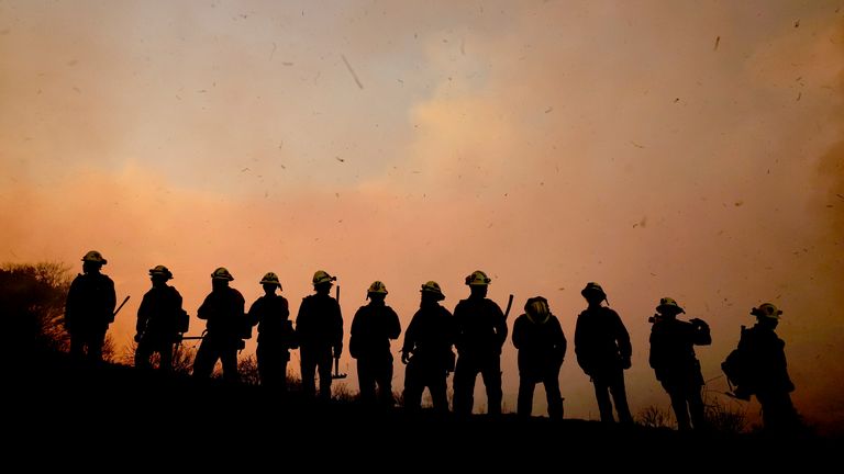 Kalifornská ministerstva korekcí Fire Crew v Hasley Canyon. Pic: Ap