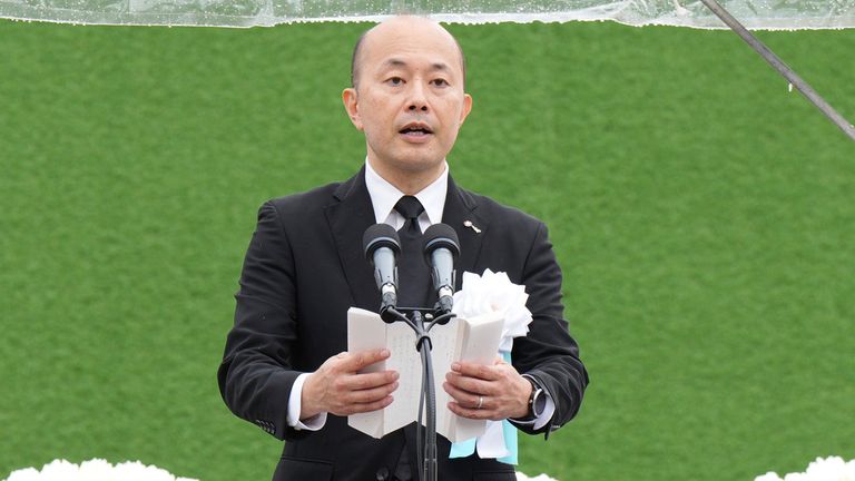 Starosta Nagasaki Shiro Suzuki přednáší v sobotu řeč v mírovém parku. Pic: Ap