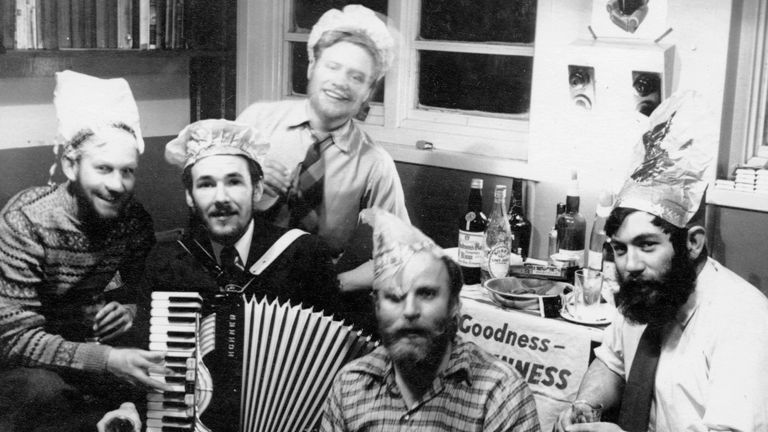 Dennis 'Tink' Bell, zcela vpravo, oslavující Vánoce na stanici Admirality Bay, circa 1958. Pic: D Bell