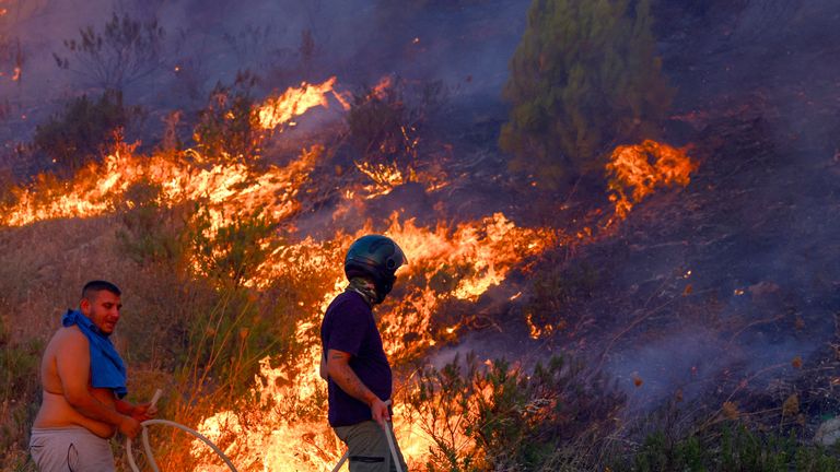Požár v Turecku v Canakkale. Pic: Reuters