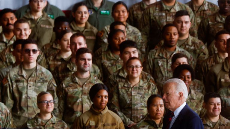 Joe Biden navštívil základnu, aby si připomněl výročí 9/11 v roce 2023