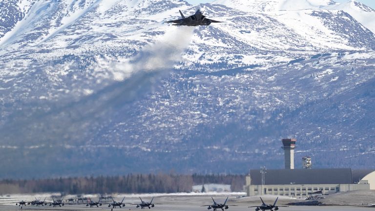 Americká základna, kde se budou konat rozhovory. Pic: Reuters