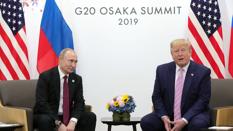 Pár v Osace v roce 2019. Obrázek: Reuters