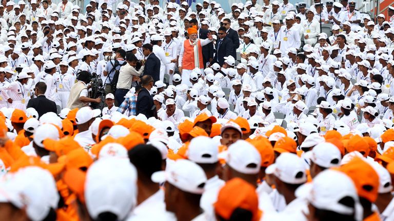 Narendra Modi (Top Center) vlny po svém projevu v Dillí. Pic: Reuters