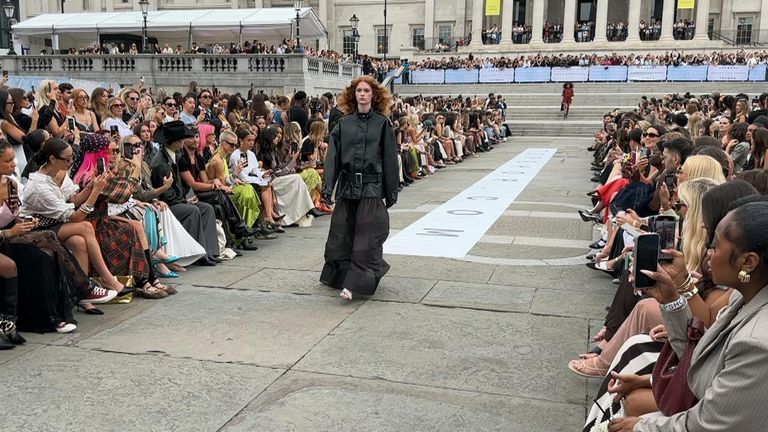 Topshop působí na online módní platformě ASOS poté, co přestal fungovat jako samostatný podnik v roce 2020