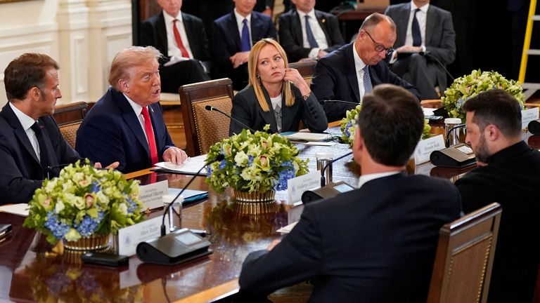 Donald Trump hovoří v Bílém domě před rozhovory s dalšími evropskými vůdci. Pic: Reuters
