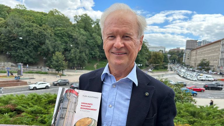 Veterán ukrajinský diplomat Yuri Kostenko vedl jednání o memorandu v Budapešti
