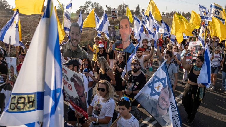 Příbuzní a příznivci rukojmí, které drželi Hamas Protest v Izraeli. Pic: Ap