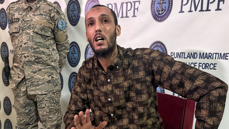 Usman Bukukar bin Fuad tvrdí, že vykopal jen jeskyně pro ISIS