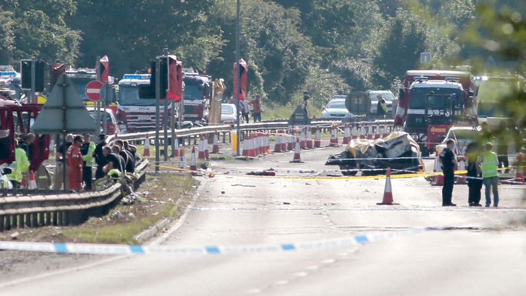 Pohotovostní služby se účastní scény na A27. Pic: Pa