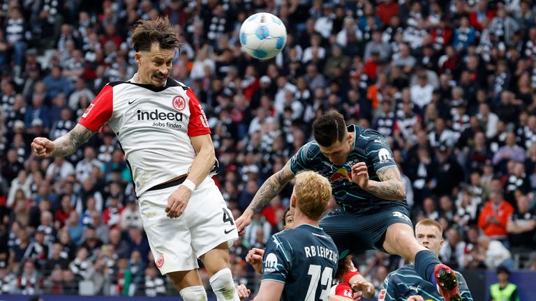 Bundesliga týmy Eintracht Frankfurt a RB Leipzig během jejich zápasu v dubnu. Pic: Reuters