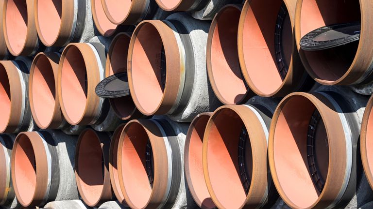 Náhradní potrubí pro plynovod Nord Stream 2. Soubor Pic: Reuters/Fabian Bimmer