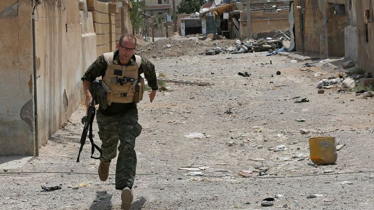 Macer Gifford bojoval s kurdskými lidmi na ochranu lidí (YPG) jako zahraniční dobrovolník. Pic: Ap