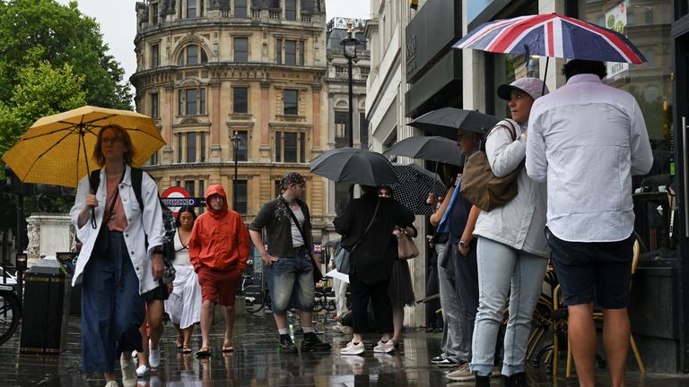 Vítr a déšť se příští týden vrátí. Pic: Reuters