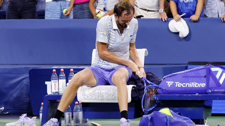 Daniil Medveděv rozbil svou raketu. Pic: Reuters