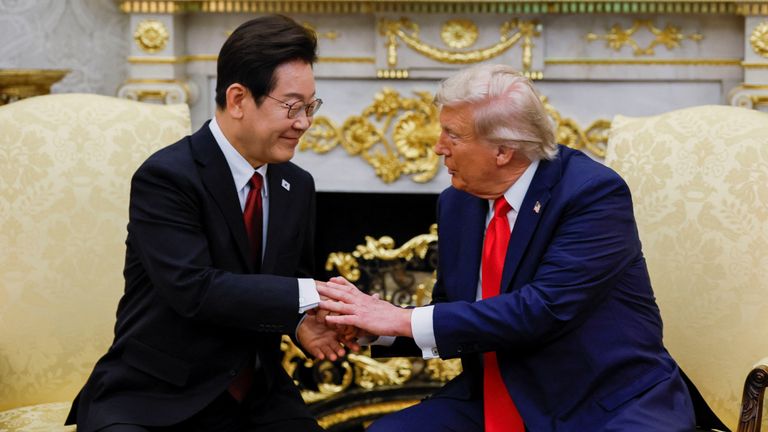 Pan Trump se v pondělí setkal s Lee Jae Myungem Jižní Korea Lee Jae Myung. Pic: Reuters