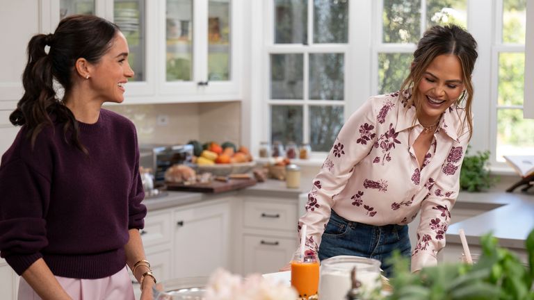 Meghan a Chrissy Teigen. Pic: Netflix/PA