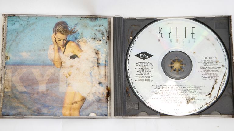 Rhythm lásky z roku 1990 byl třetím studiovým albem Kylie Minogue a zahrnoval lepší ďábel, kterého znáte a ustoupí zpět v čase. Pic: Pa
