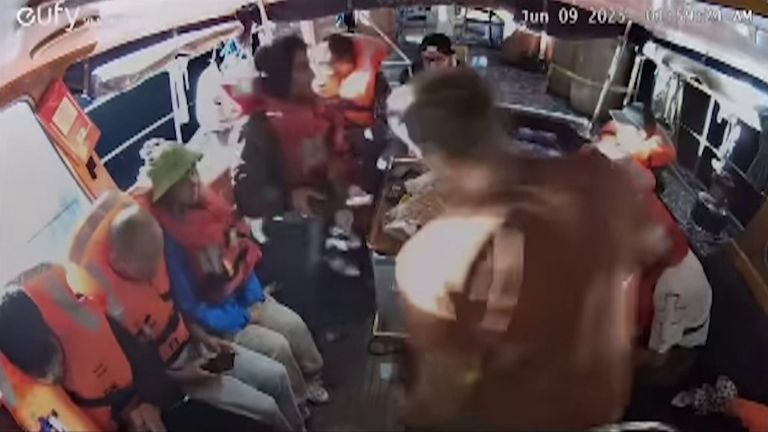 V červnu byli Thunberg a další zadrženi IDF na palubě lodi do Gazy
