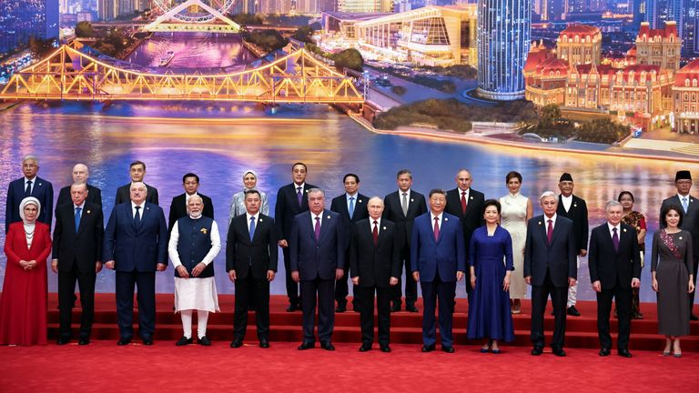 Světoví vůdci se shromažďují v Tianjinu v Číně pro Summit organizace pro spolupráci v Šanghaji (SCO). Pic: Reuters 