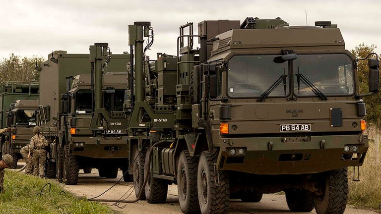 Vojáci demonstrující raketovou raketovou obranu Sky Sabre. Pic: Mod