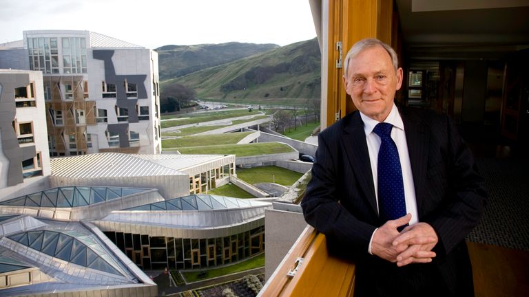 Sir George dohlížel na dokončení nové budovy skotského parlamentu. Obrázek: Harry Benson/Scottish Parlament