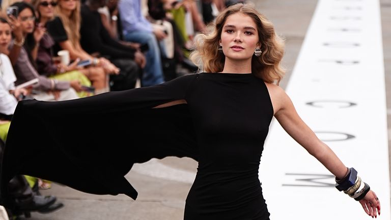 Topshop uspořádal molo na náměstí Trafalgar. Pic: Pa