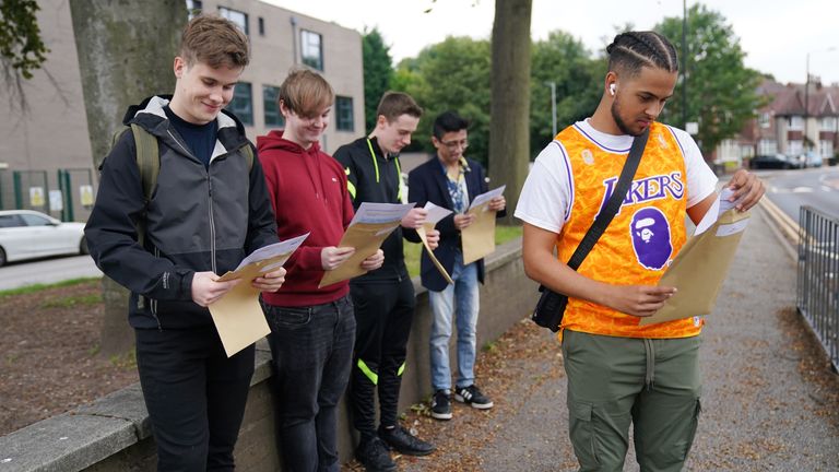 Studenti na Plantsbrook School v Sutton Coldfield, Birmingham, podívejte se na jejich výsledky na úrovni A v roce 2024. File Pic: PA