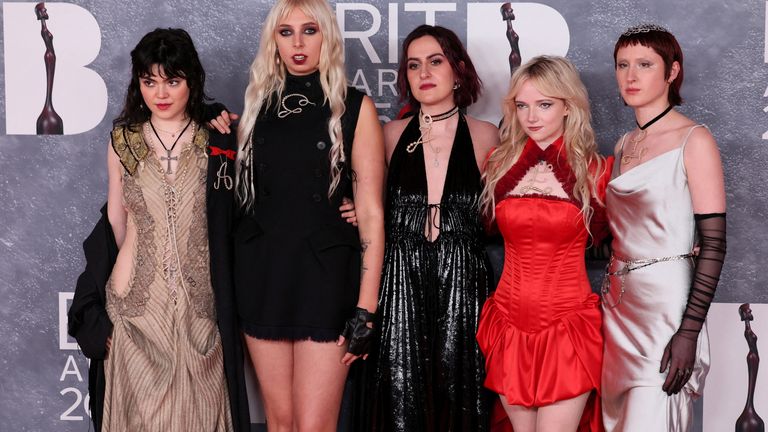 Abigail Morris, Emily Roberts, Georgia Davies, Lizzie Mayland a Aurora Nishevci z poslední večeře. Soubor Pic: Reuters