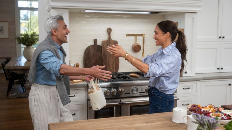 Meghan řekla Tan France, že chybí poslouchání Magic FM. Pic: Netflix/PA