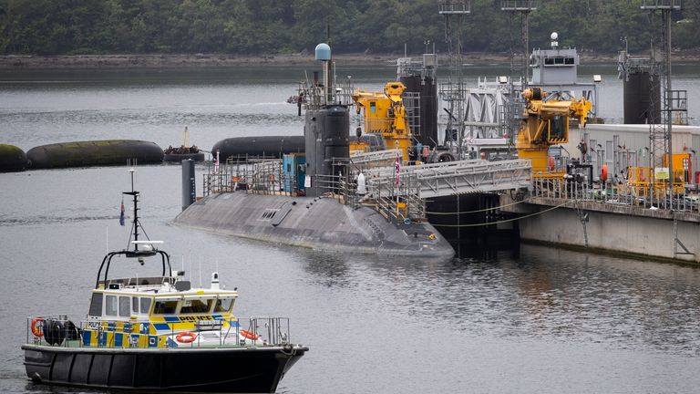 Vanguardská jaderná ponorka na HM Naval Base Clyde. Pic: Pa