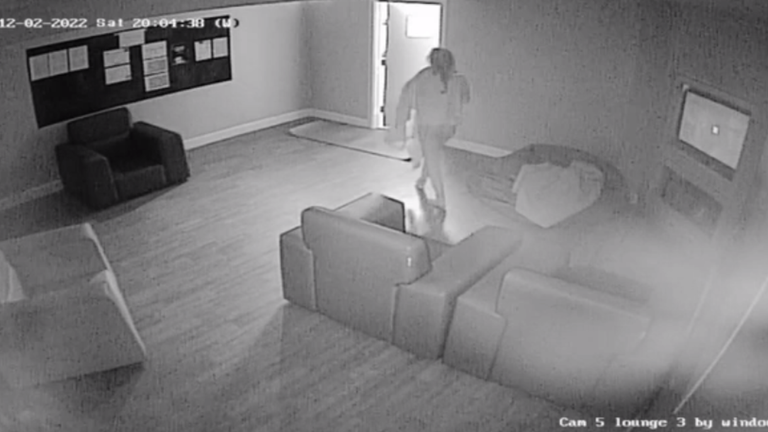 Záběry CCTV ukázaly, že Ruth Szymankiewicz zůstala na pokoji