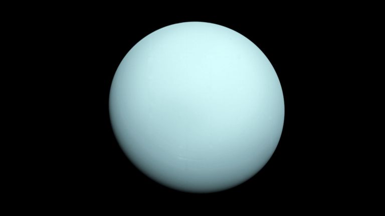 Obrázek Uranu pořízený kosmickou lodí Voyager 2 v roce 1986. Obrázek: NASA