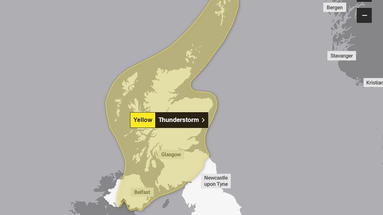 Většinu Skotska a Severního Irska ve čtvrtek ve 22:00 varování před bouřkami pokrývá většinu Skotska a Severního Irska. Pic: Met Office