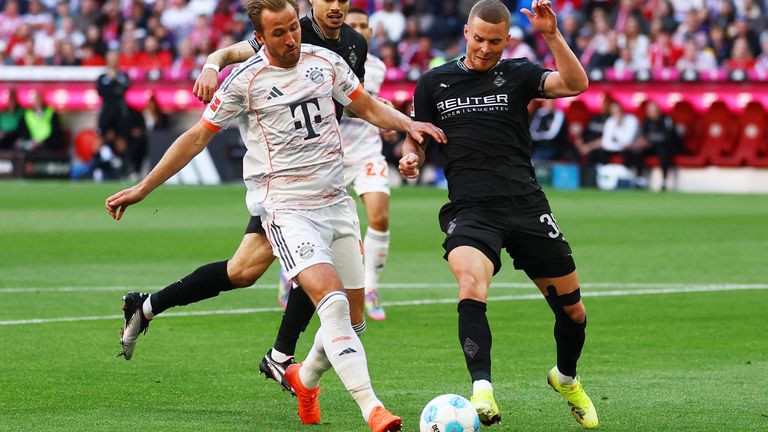 Harry Kane v Bundesligově akci v minulé sezóně. Pic: Reuters