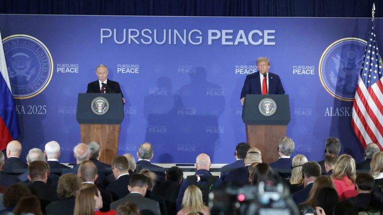 Oba vůdci uspořádali po diskusi společnou tiskovou konferenci. Pic: Reuters