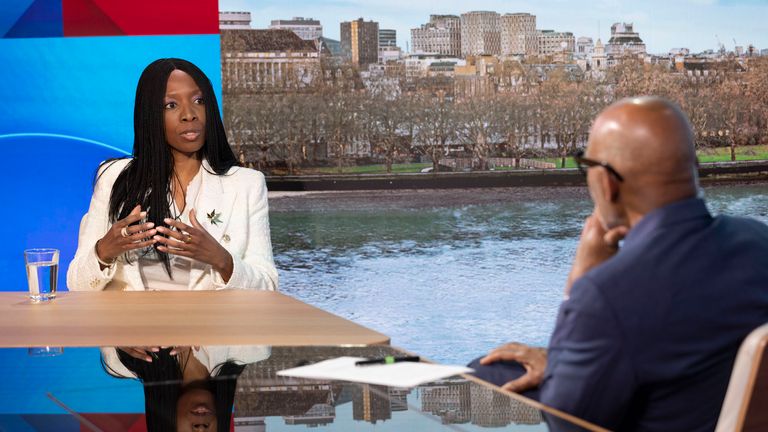 Sophie Chandauka, předsedkyně charitativní organizace Sentebale, mluví do nedělního rána s Trevor Phillips na Sky News