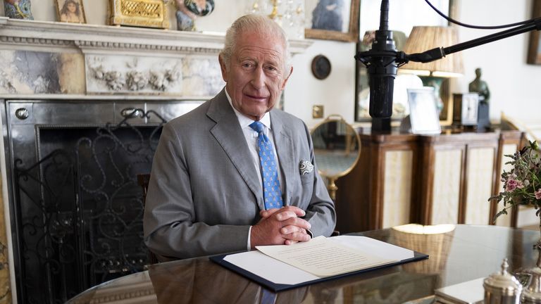 Král Charles III, který zaznamenal zprávu VJ Den v ranní místnosti Clarence House v Londýně. Pic: Pa