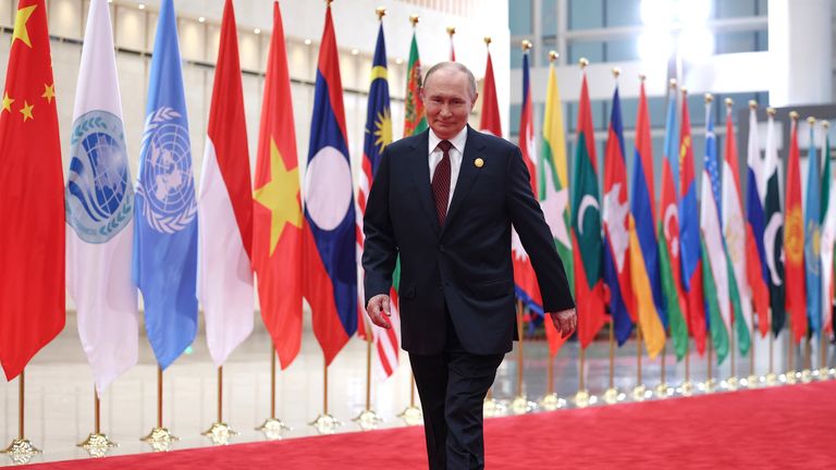 Putin přijde na uvítací ceremoniál na summit. Pic: Sputnik, Kreml Pool fotka přes AP