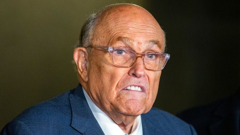 Rudy Giuliani vyvolal kontroverzi o svém úsilí o převrácení voleb do roku 2020. Pic: Ted Shaffrey/ap