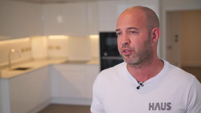 Jamie Lester, realitní agent z Haus Properties