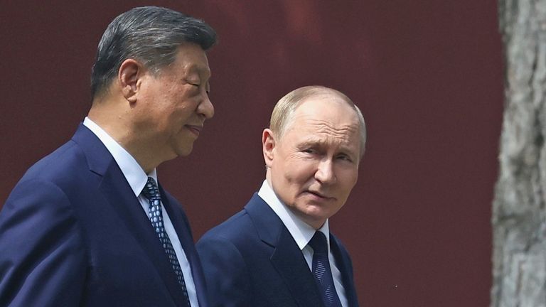 Putin a Xi se procházejí do směsi vedení Zhongnanhai v Pekingu
