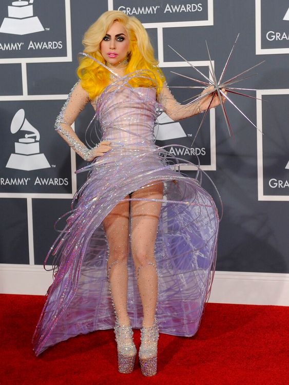 Lady Gaga v Grammys v roce 2010. Obrázek: AP