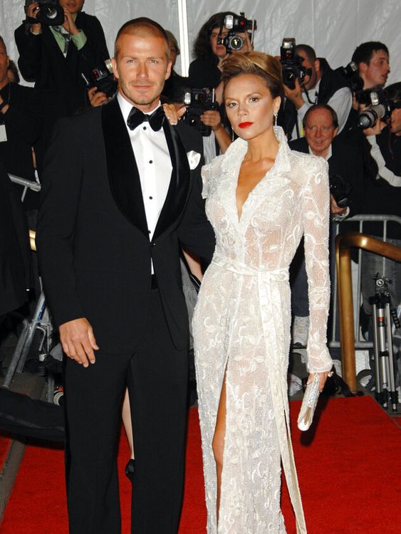 David a Victoria Beckham na sobě Giorgio Armani na met Gala 2008. Pic: Ap