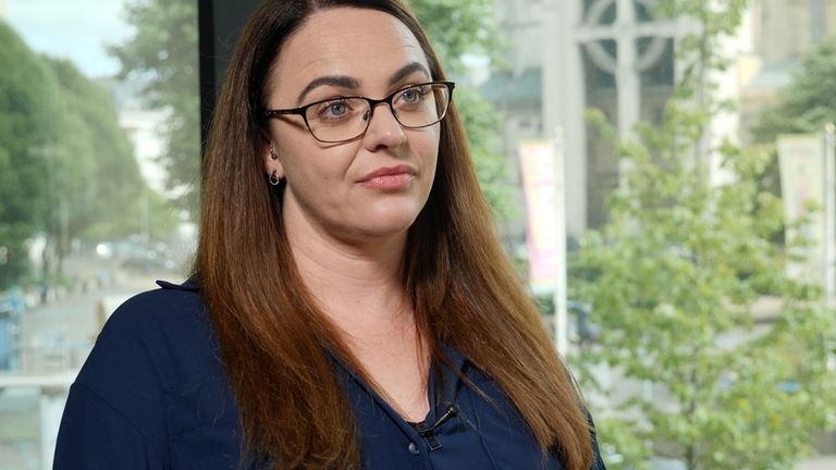 Dr. Lagdon říká, že „množství věcí“ vytvořilo zvýšené riziko pro ženy a dívky