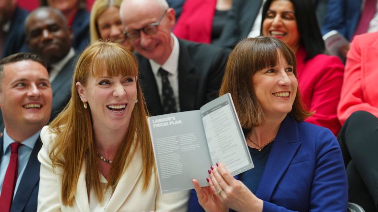Angela Rayner s kancléřkou Rachel Reeves