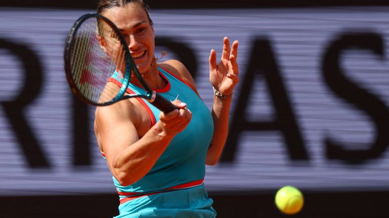 Aryna Sabalenka v akci během jejího čtvrtletního závěrečného zápasu proti čínskému Qinwen Zheng. Pic: Reuters