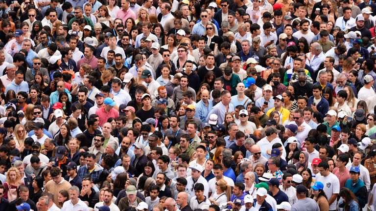 Davy čekající na vstup na stadion Arthur Ashe pro finále mužských singlů US Open. Pic: Ap