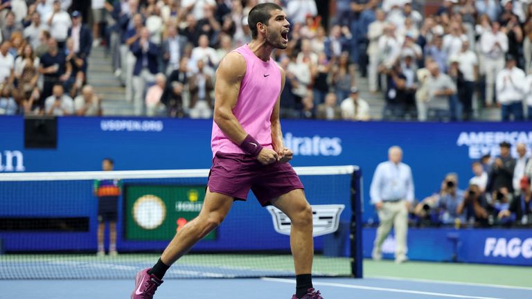 Carlos Alcaraz slaví vyhrávání titulu pro muže z US Open. Pic: Reuters