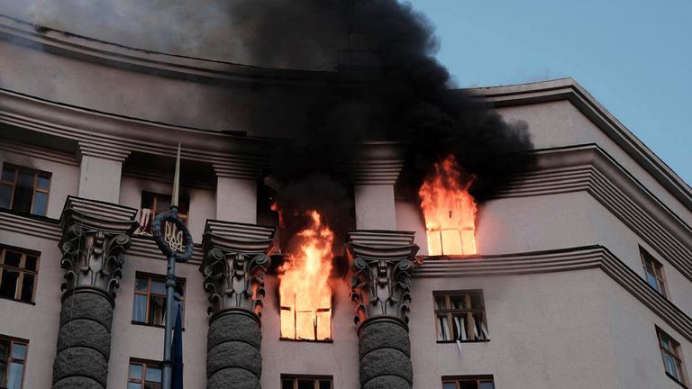 Následky ruského útoku. Obrázek: Ukrajinská pohotovostní služba/AP